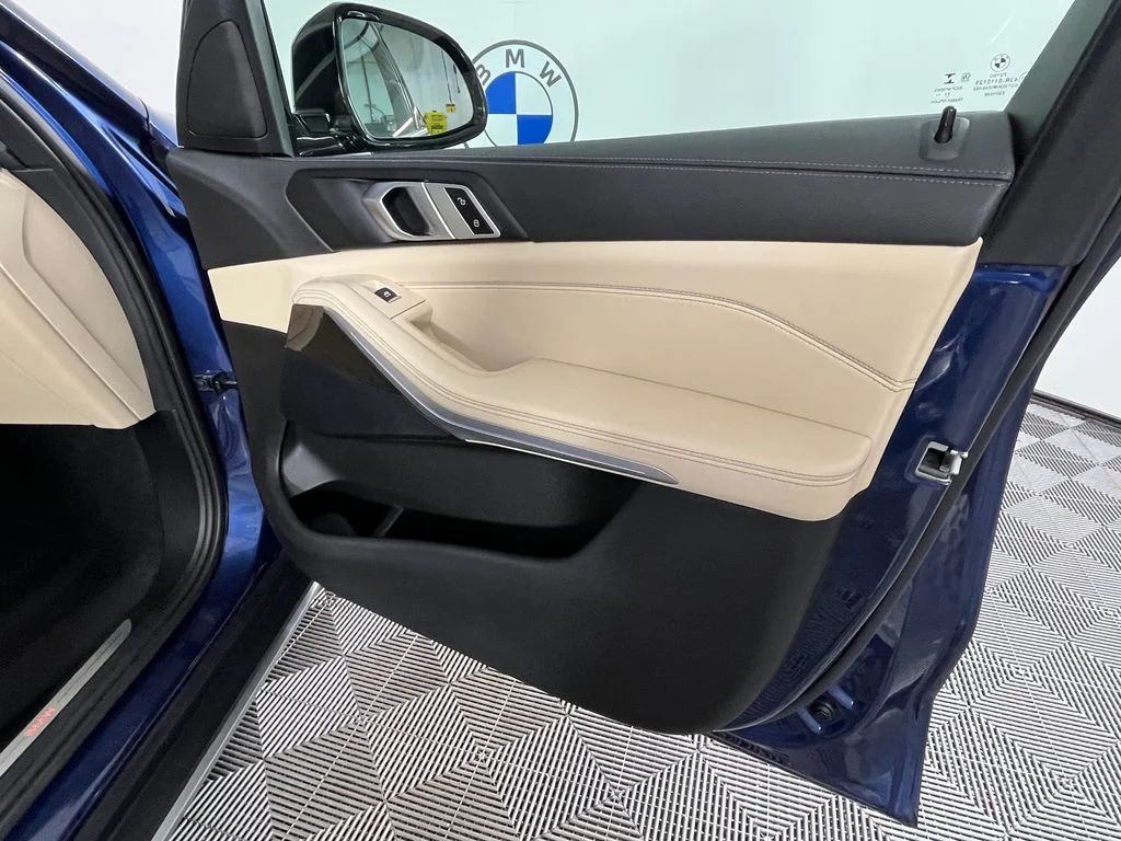 Used 2022 Blue Metallic BMW xDrive40i image 21