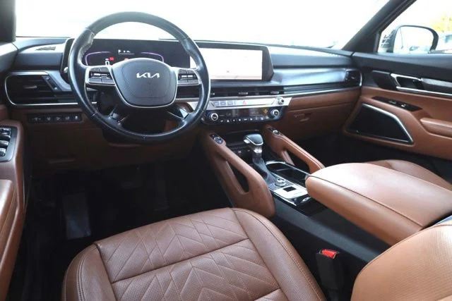 Used 2025 Black Kia EX X-Line image 8