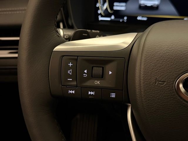 New 2026 RADIANT WHITE INFINITI Luxe FWD image 39