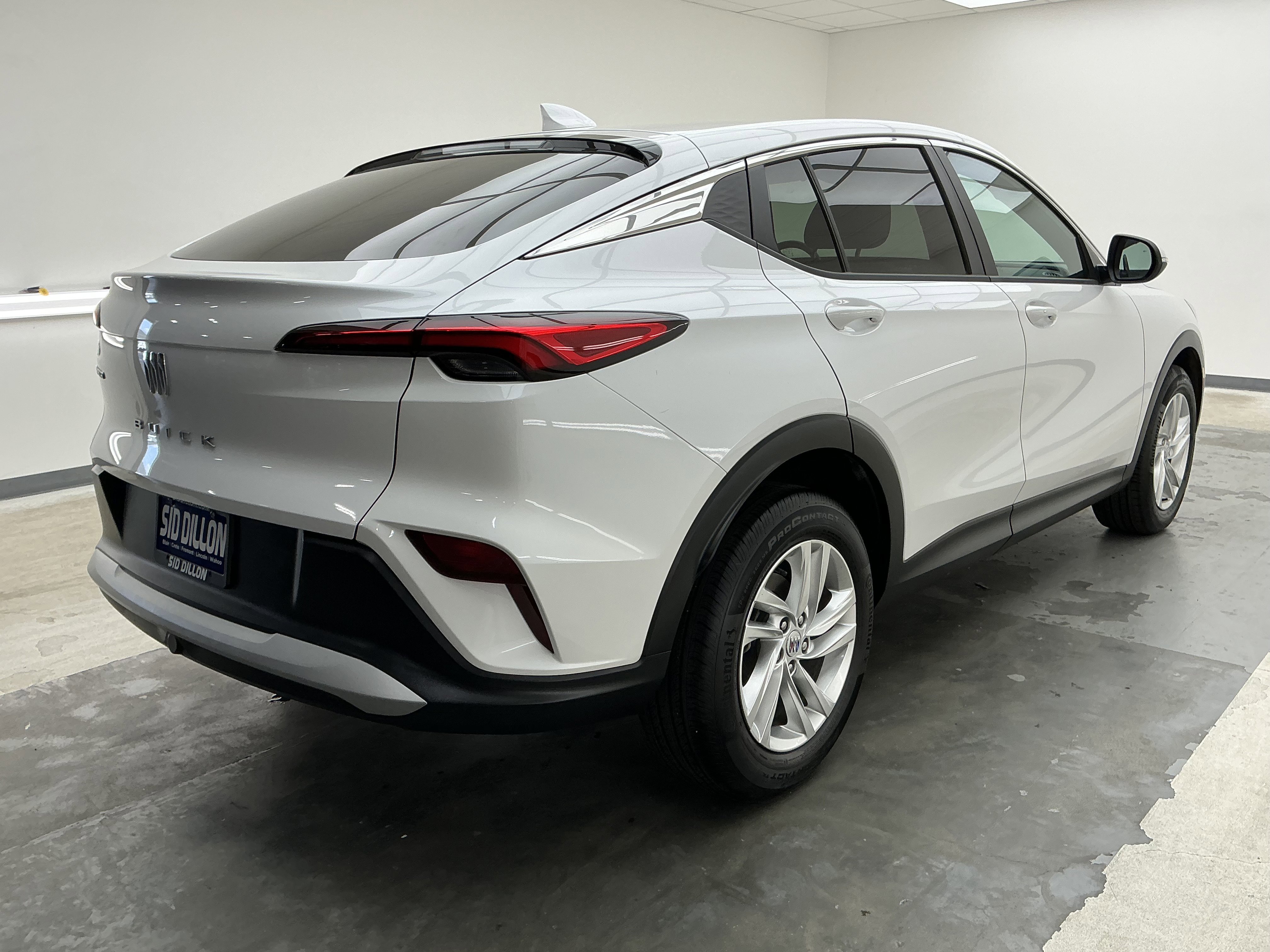 Used 2024 White Frost Tricoat Buick Preferred image 4
