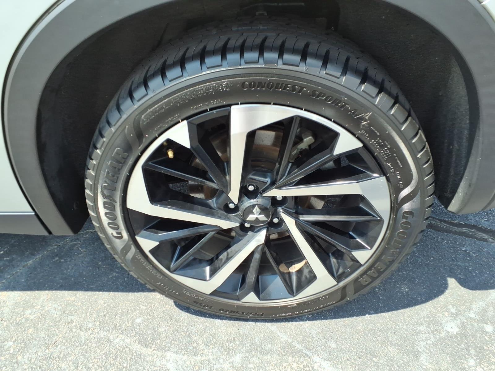 Used 2023 Alloy Silver Metallic Mitsubishi SE image 13