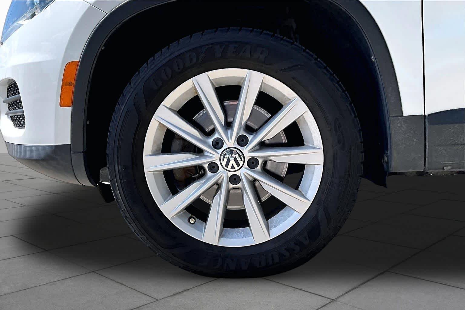 Used 2018 Pure White Volkswagen  image 10