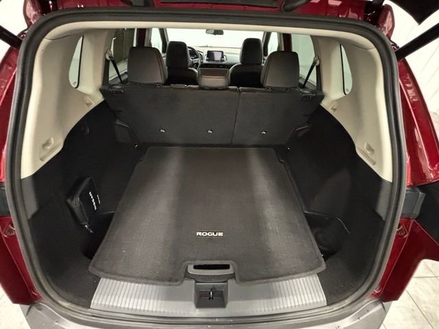 Used 2022 Red Nissan SV image 11