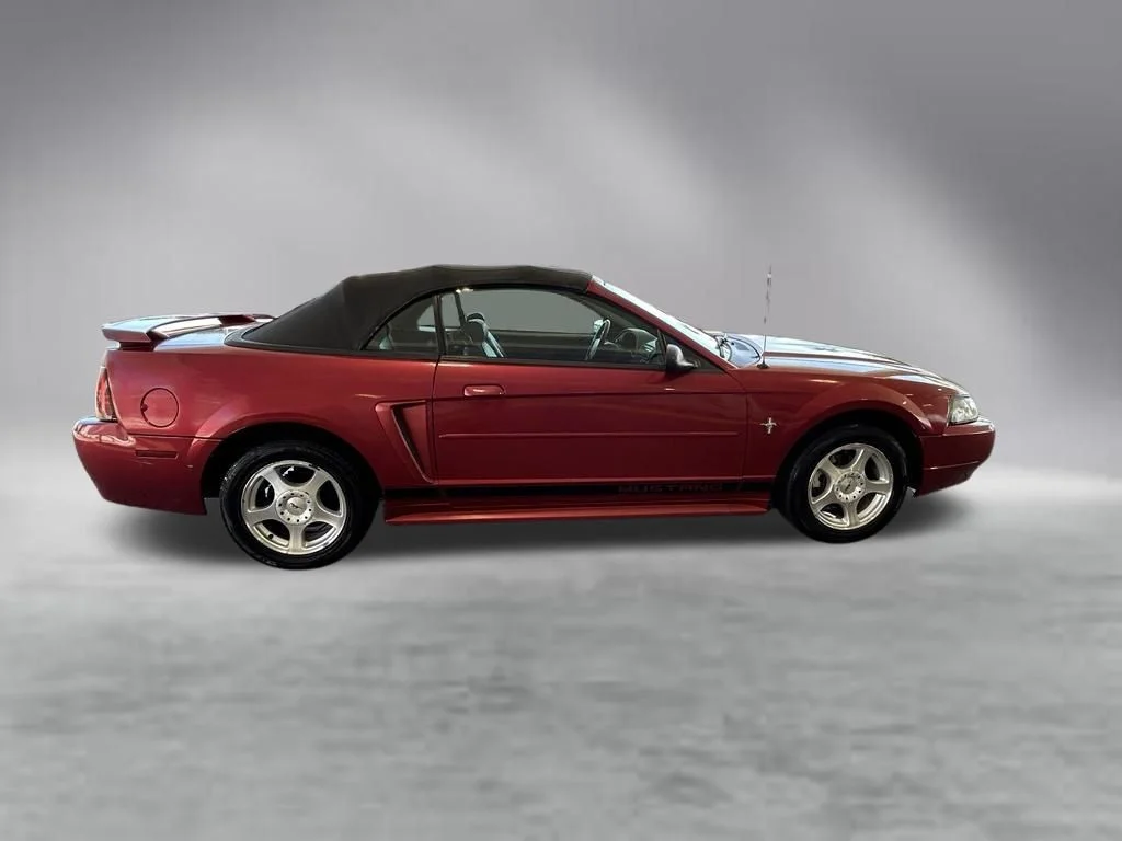 Used 2003 Red Ford V6 image 3