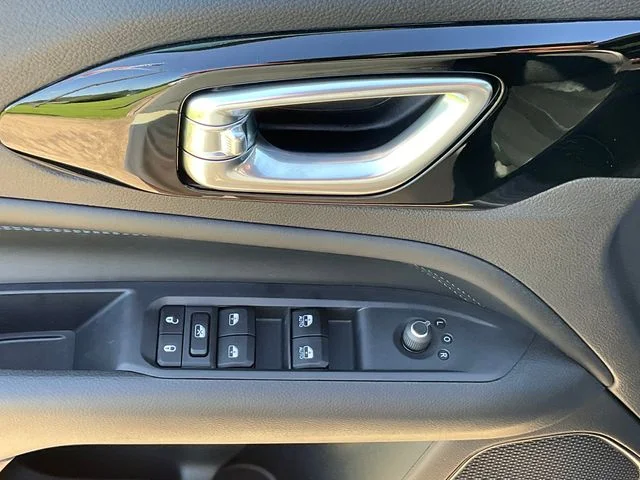 New 2026 Sting-Gray Clearcoat Jeep Latitude image 15
