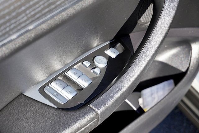 Used 2023 White BMW xDrive30i image 26