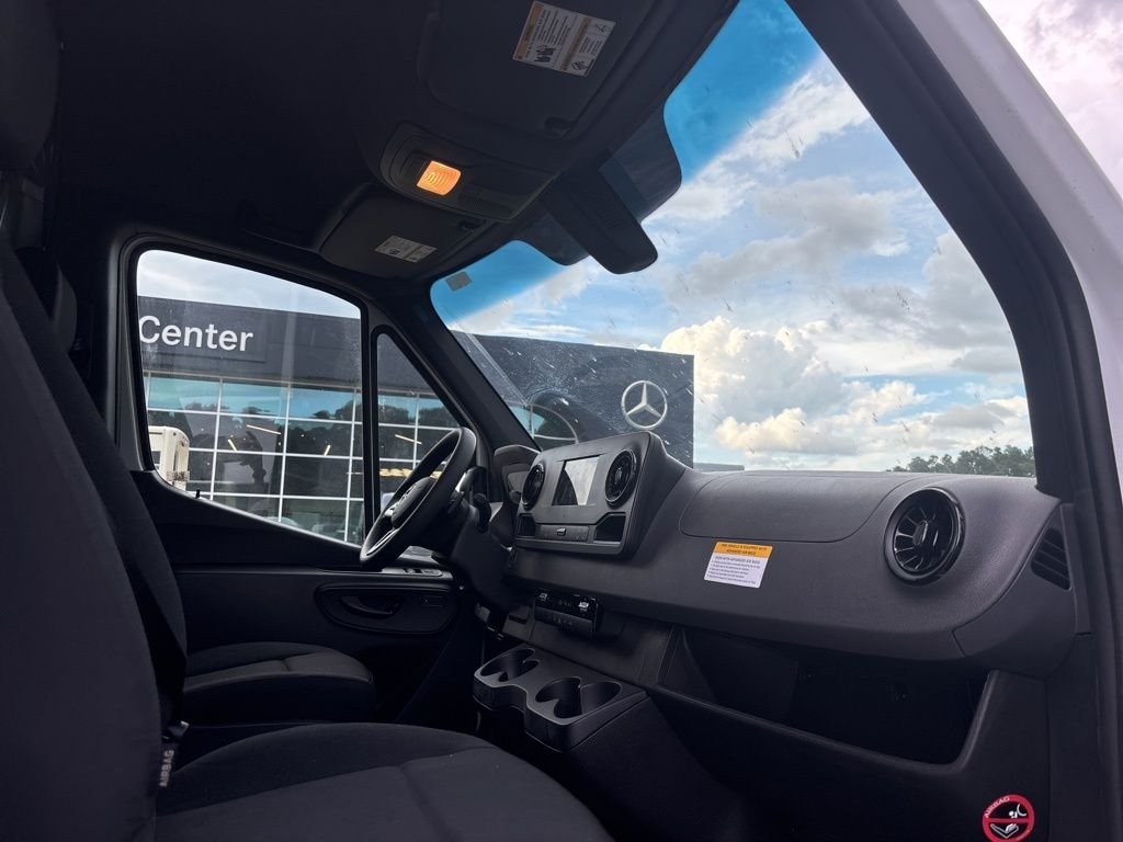 Used 2024 White Mercedes-Benz Cargo 170 WB image 38