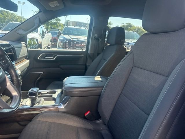 Used 2023 Red GMC Elevation image 14