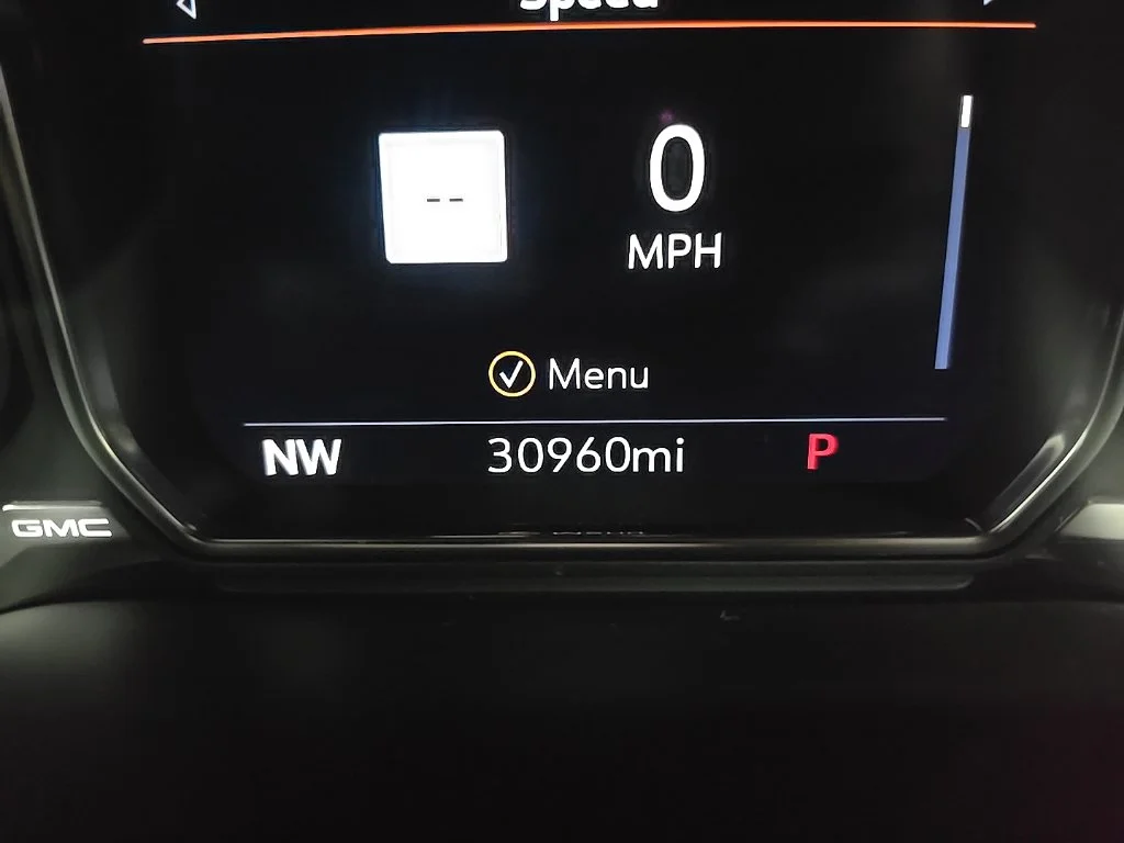 Used 2021 White GMC Denali image 23