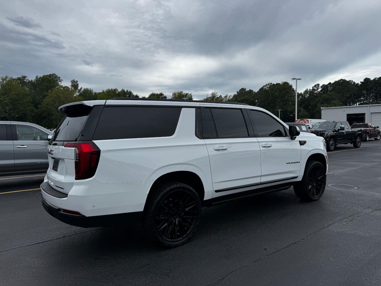 Used 2025 Summit White GMC Elevation image 5