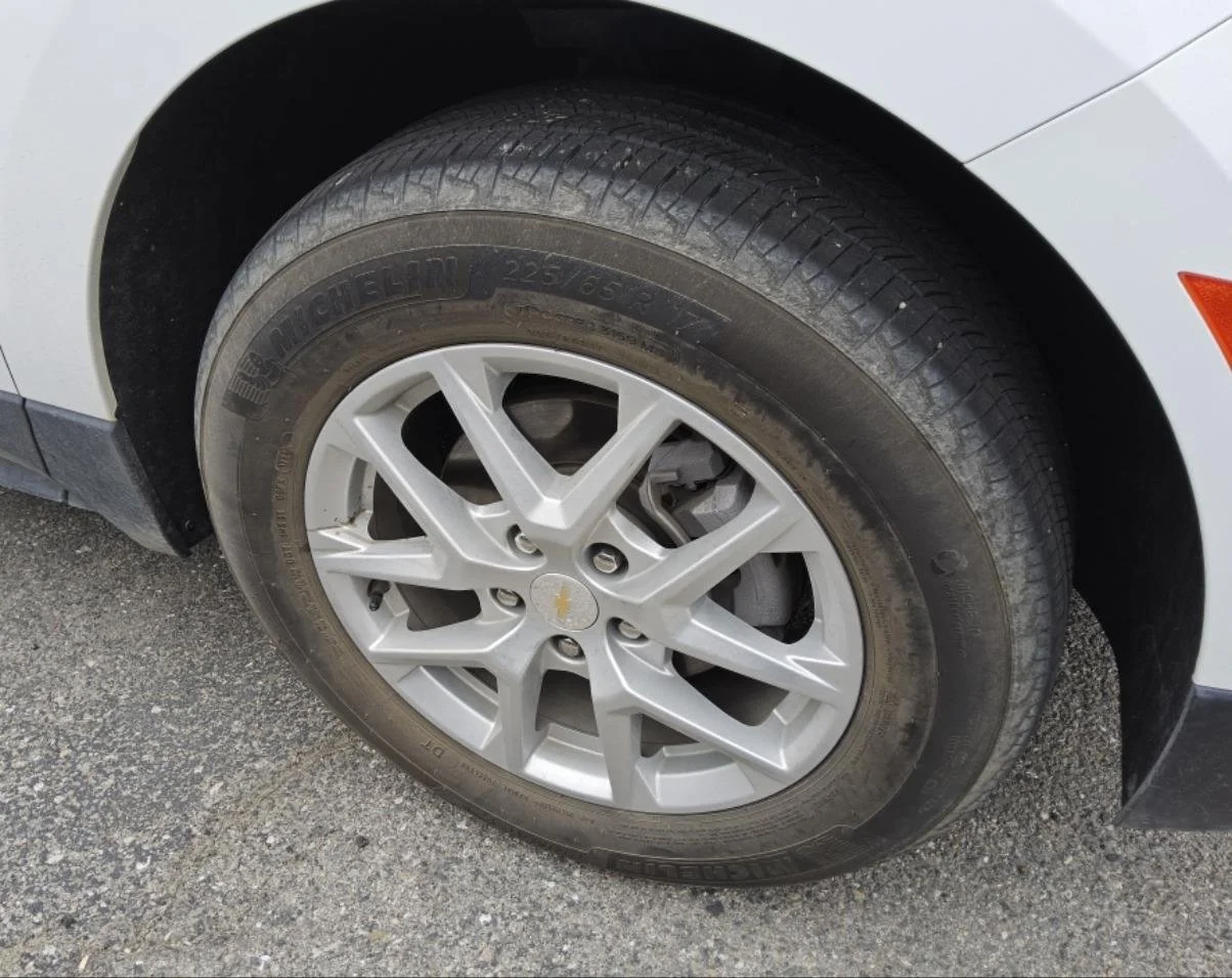 Used 2023 SUMMIT WHITE Chevrolet LT image 23