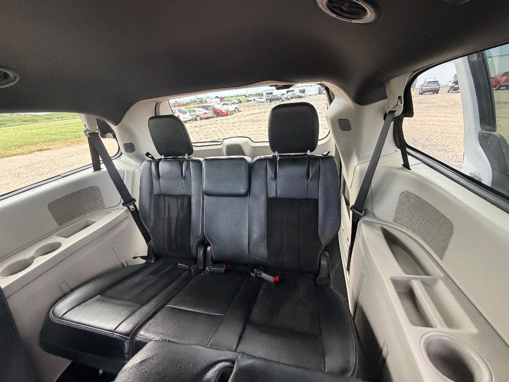 Used 2018 White Knuckle Clearcoat Dodge SXT image 13