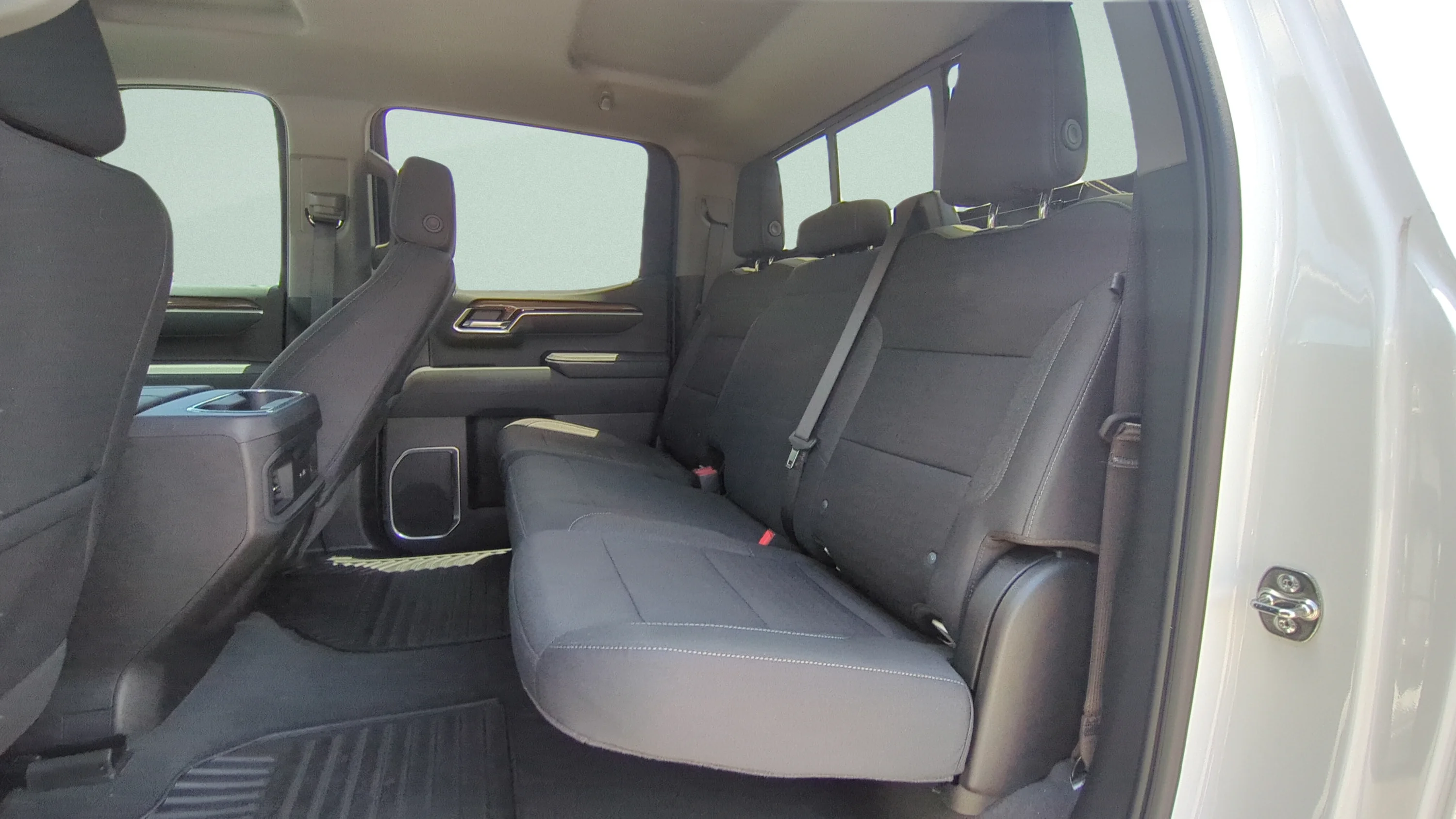 Used 2025 Summit White Chevrolet RST image 9