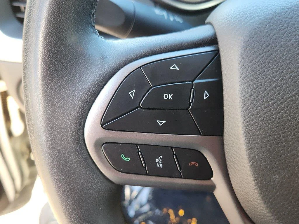 Used 2022 Sting-Gray Clearcoat Jeep Latitude Lux image 20