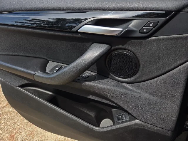 Used 2020 Jet Black BMW sDrive28i image 18