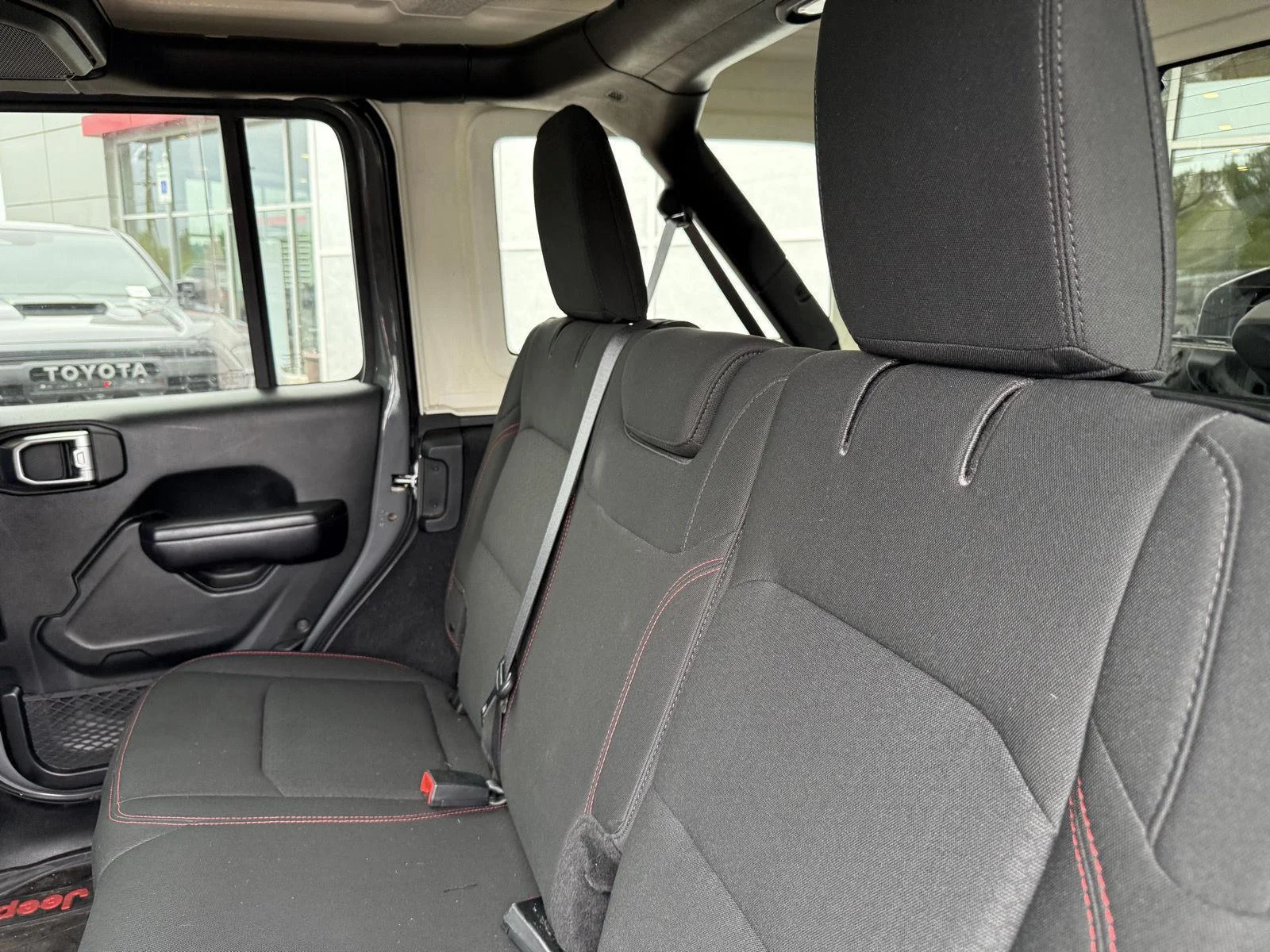 Used 2018 Sting-Gray Clearcoat Jeep Rubicon image 11