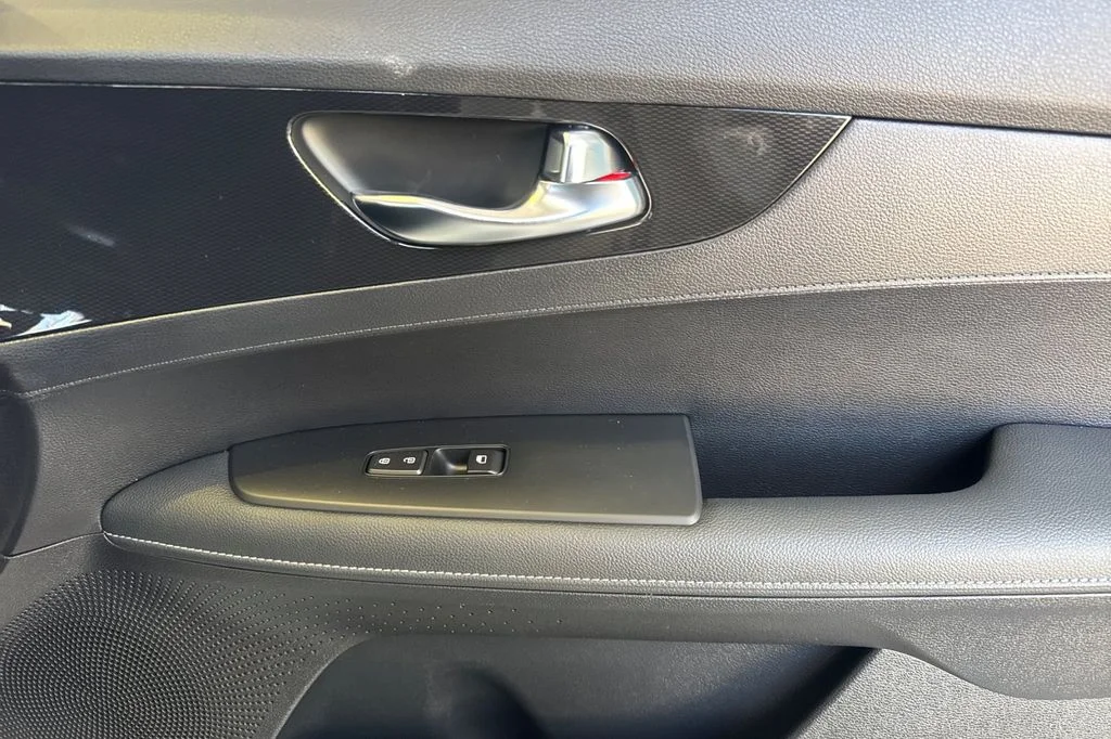 Used 2024 Snow White Pearl Kia GT-Line image 20