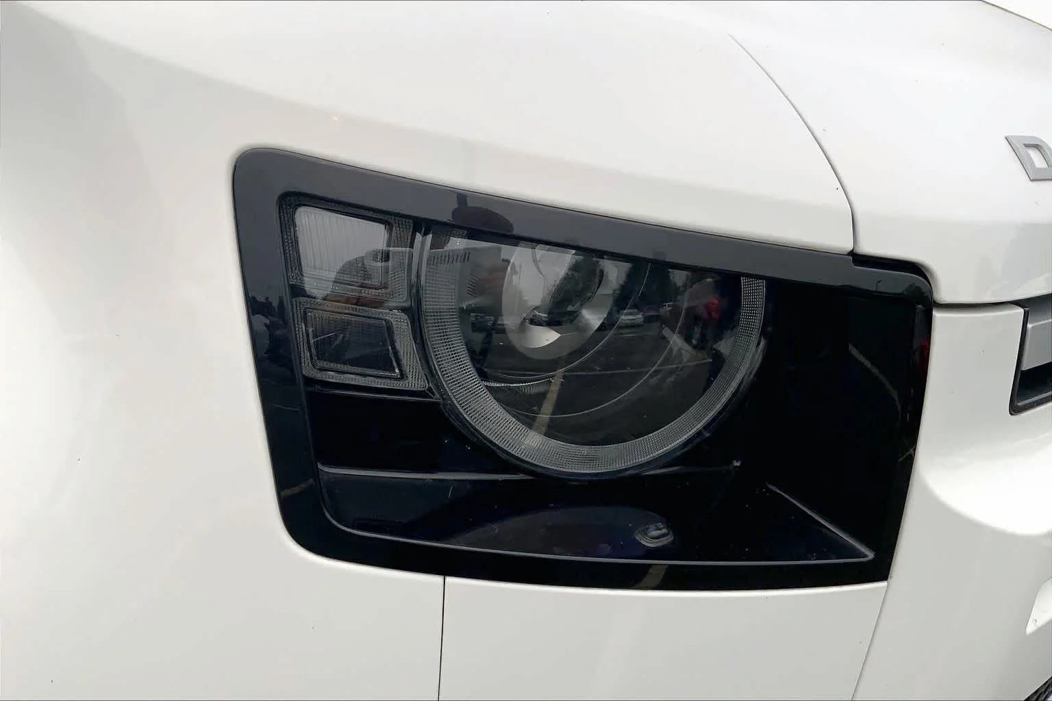 Used 2024 Fuji White Land Rover S image 28