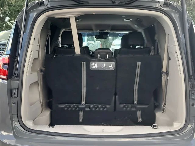 Used 2021 White Chrysler Touring L image 10