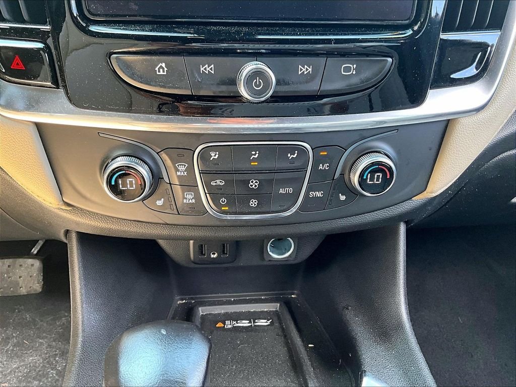 Used 2022 Silver Ice Metallic Chevrolet LT Leather image 27