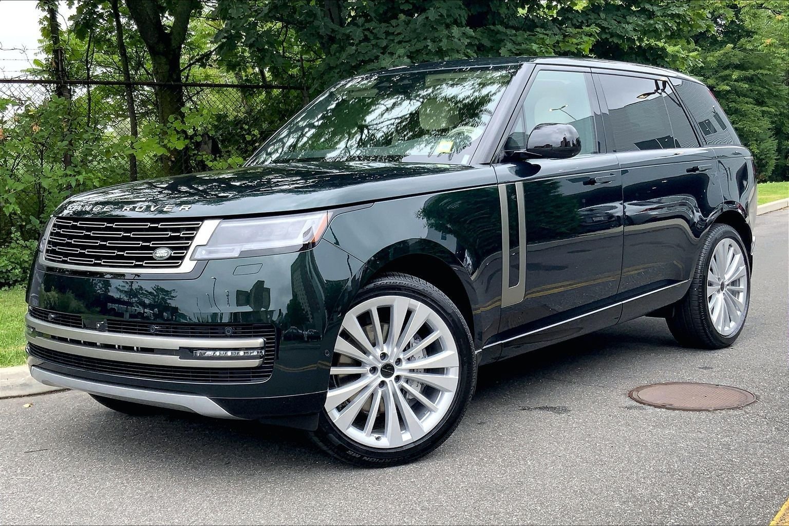 New 2026 British Racing Green Land Rover SE 7 Seats image 1