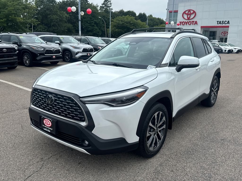Used 2023 Beige Toyota XLE image 3