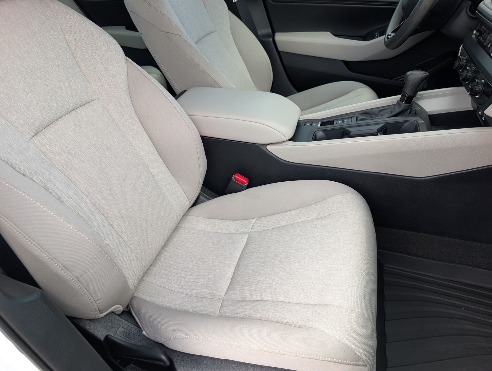 Used 2025 White Honda SE image 27