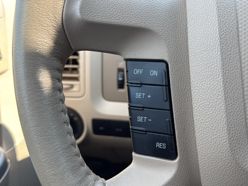Used 2009 White Ford XLT image 14