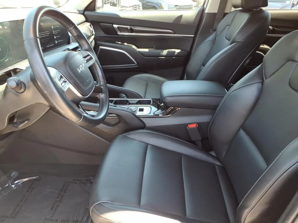 Certified Used 2024 White Kia LX image 13