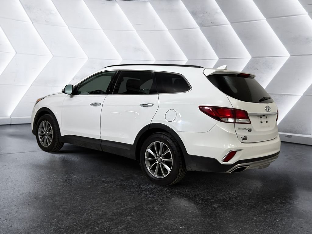 Used 2019 White Hyundai SE image 6