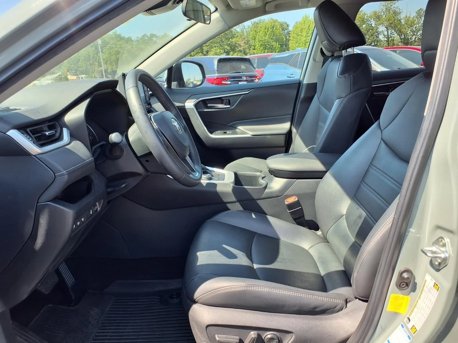 Used 2022 Lunar Rock Toyota XLE Premium image 21