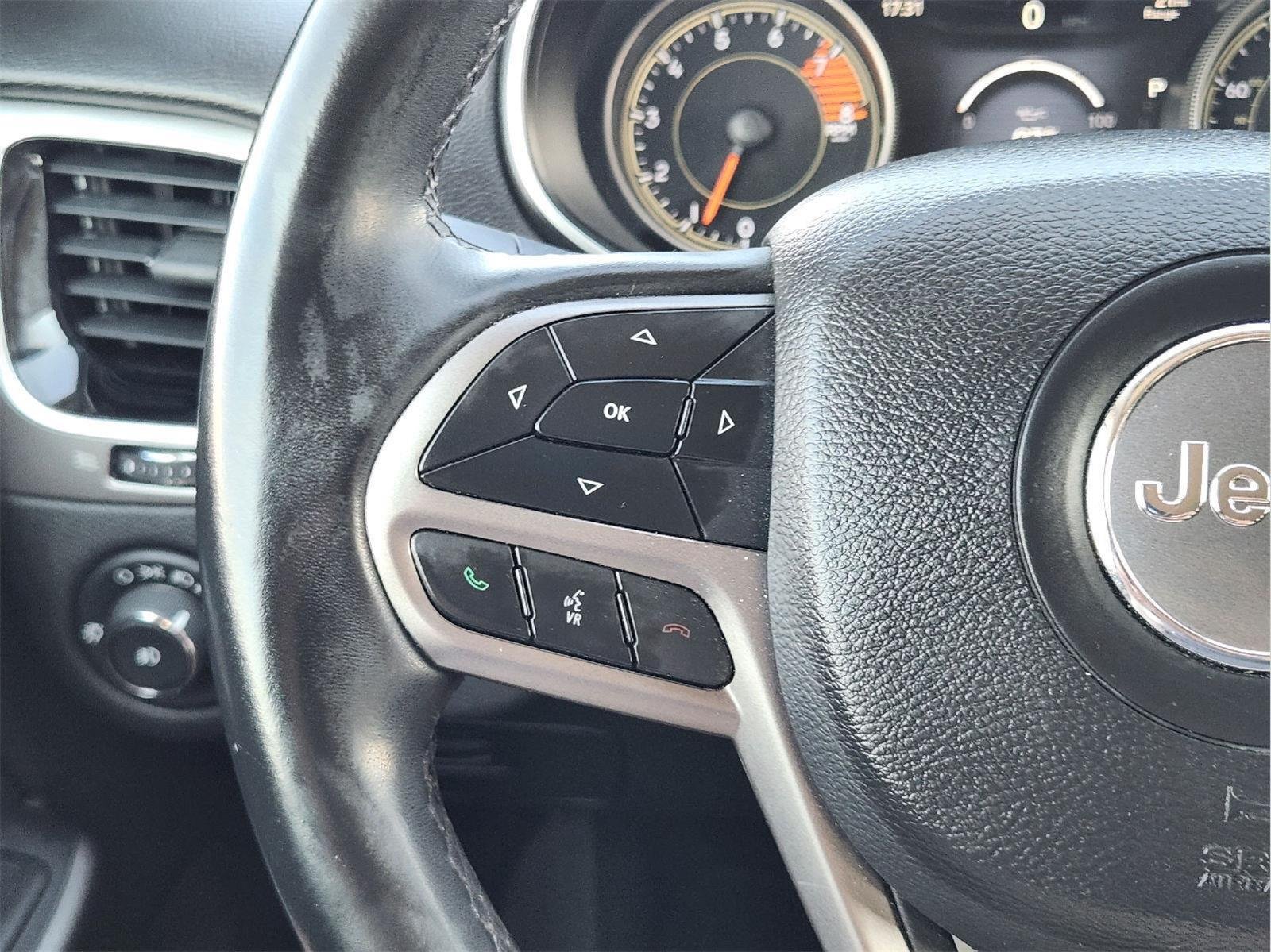 Used 2019 Diamond Black Crystal Pearlcoat Jeep Limited image 28