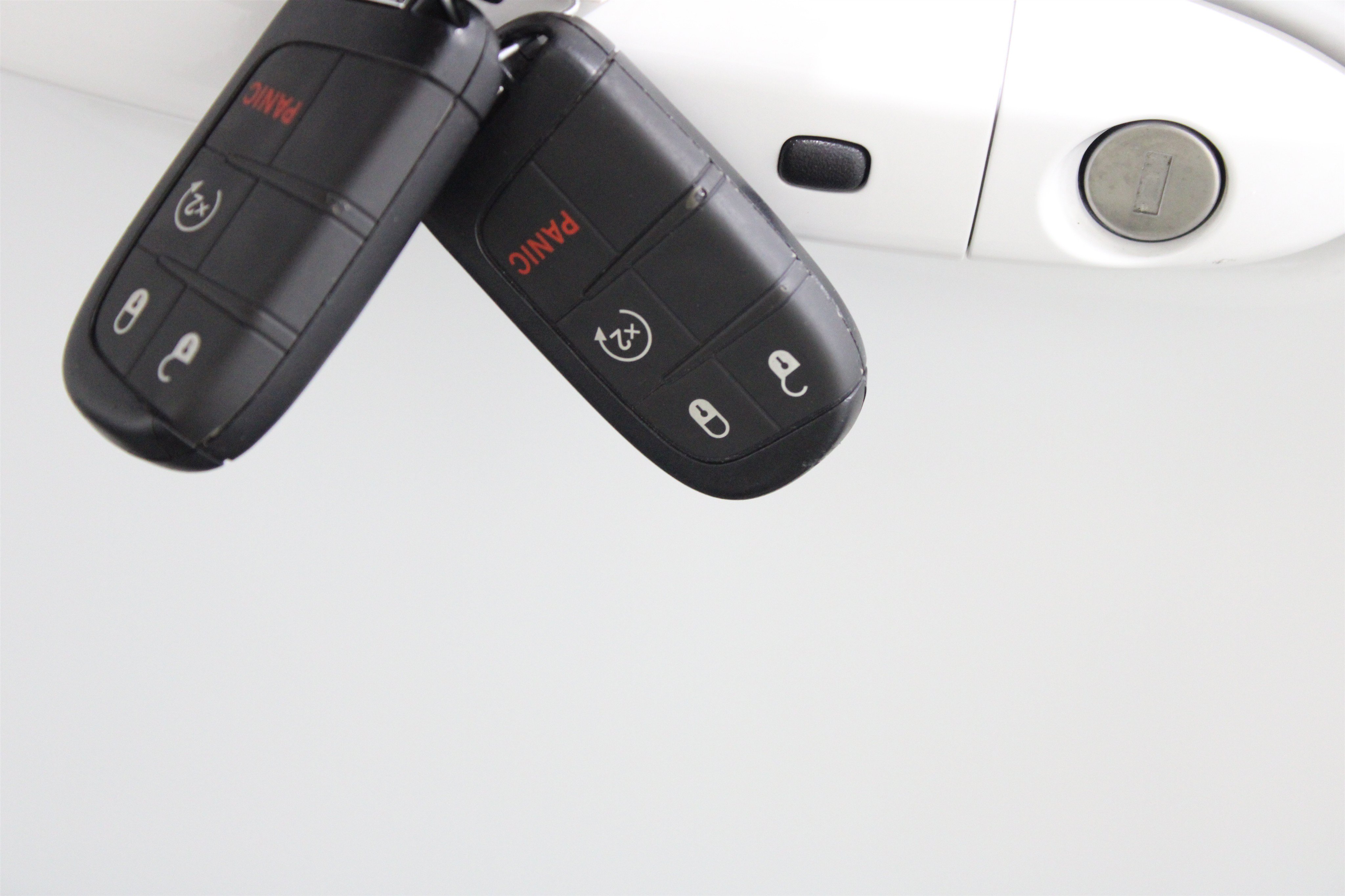 Used 2022 Bright White Clearcoat Jeep Latitude Lux 4x4 image 19