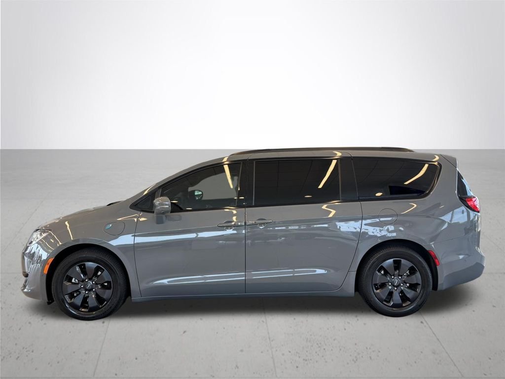 Used 2020 White Chrysler Limited image 10