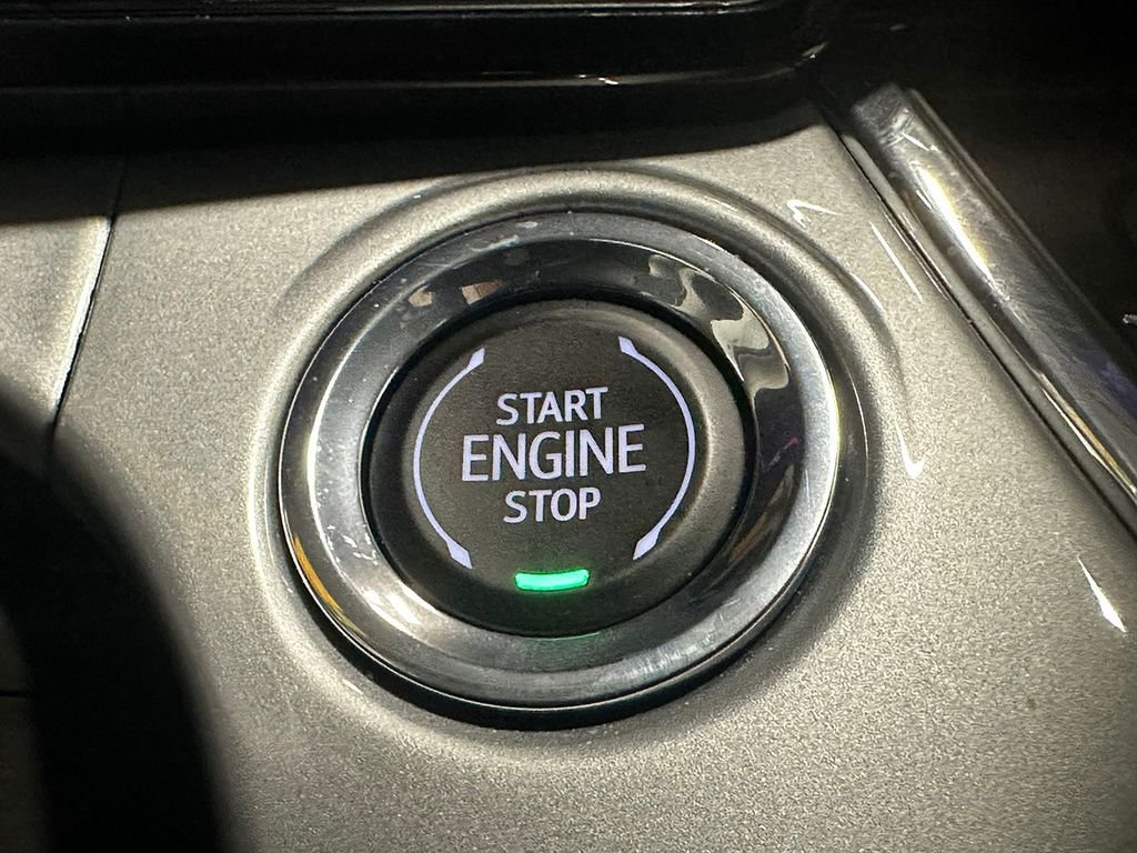 Used 2025 White Chevrolet LT image 28