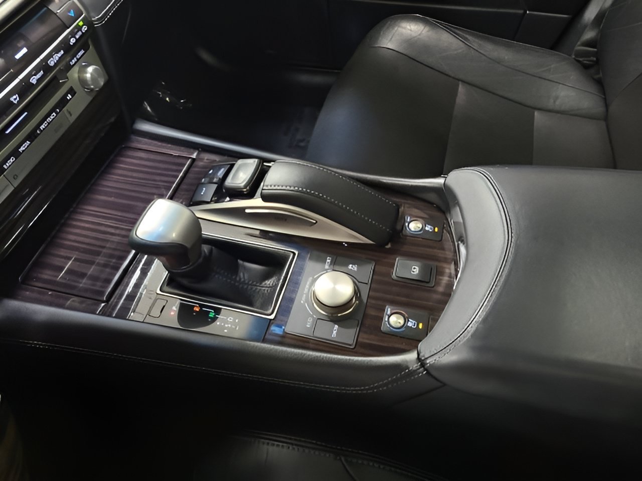 Used 2016 Obsidian Lexus 460 image 30