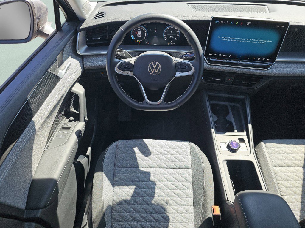 Used 2025 Silver Metallic Volkswagen 2.0T S image 4
