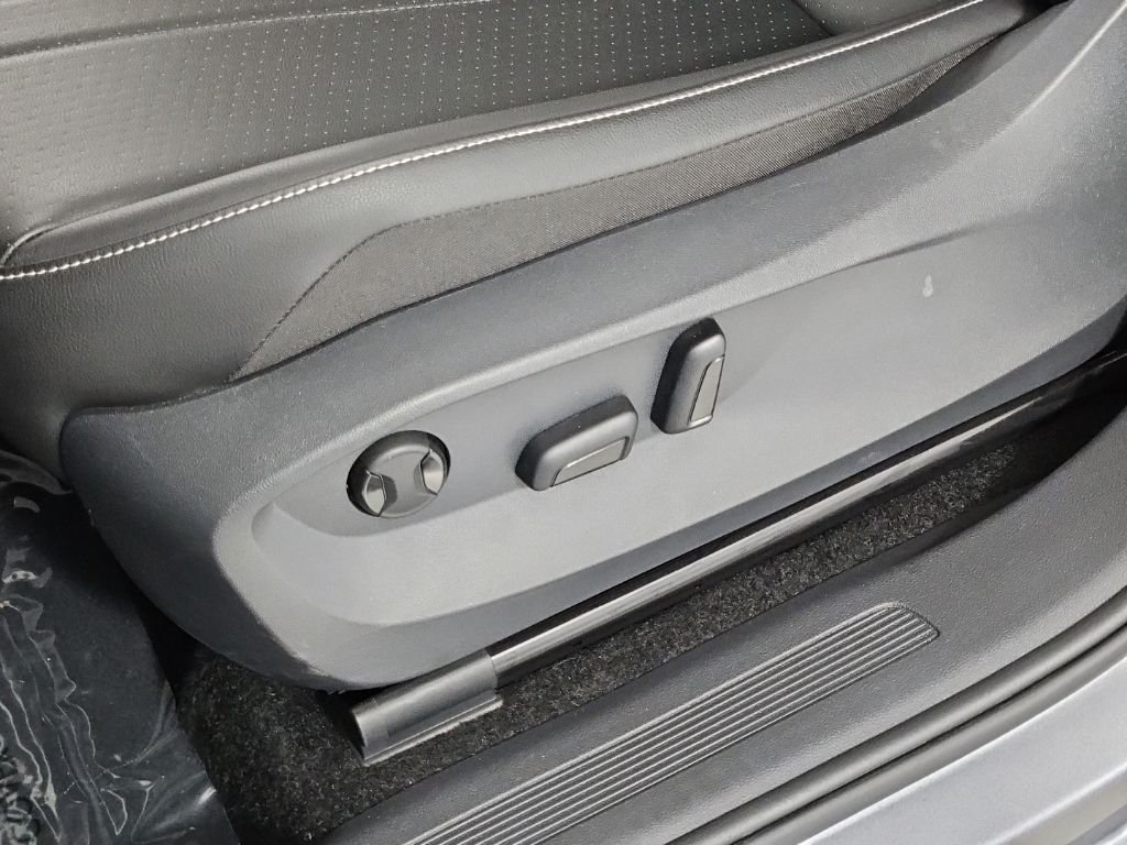 2023 Volkswagen Tiguan SE - Photo 23