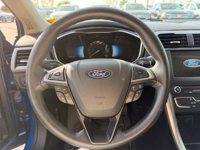 Used 2018 Lightning Blue Ford SE image 6