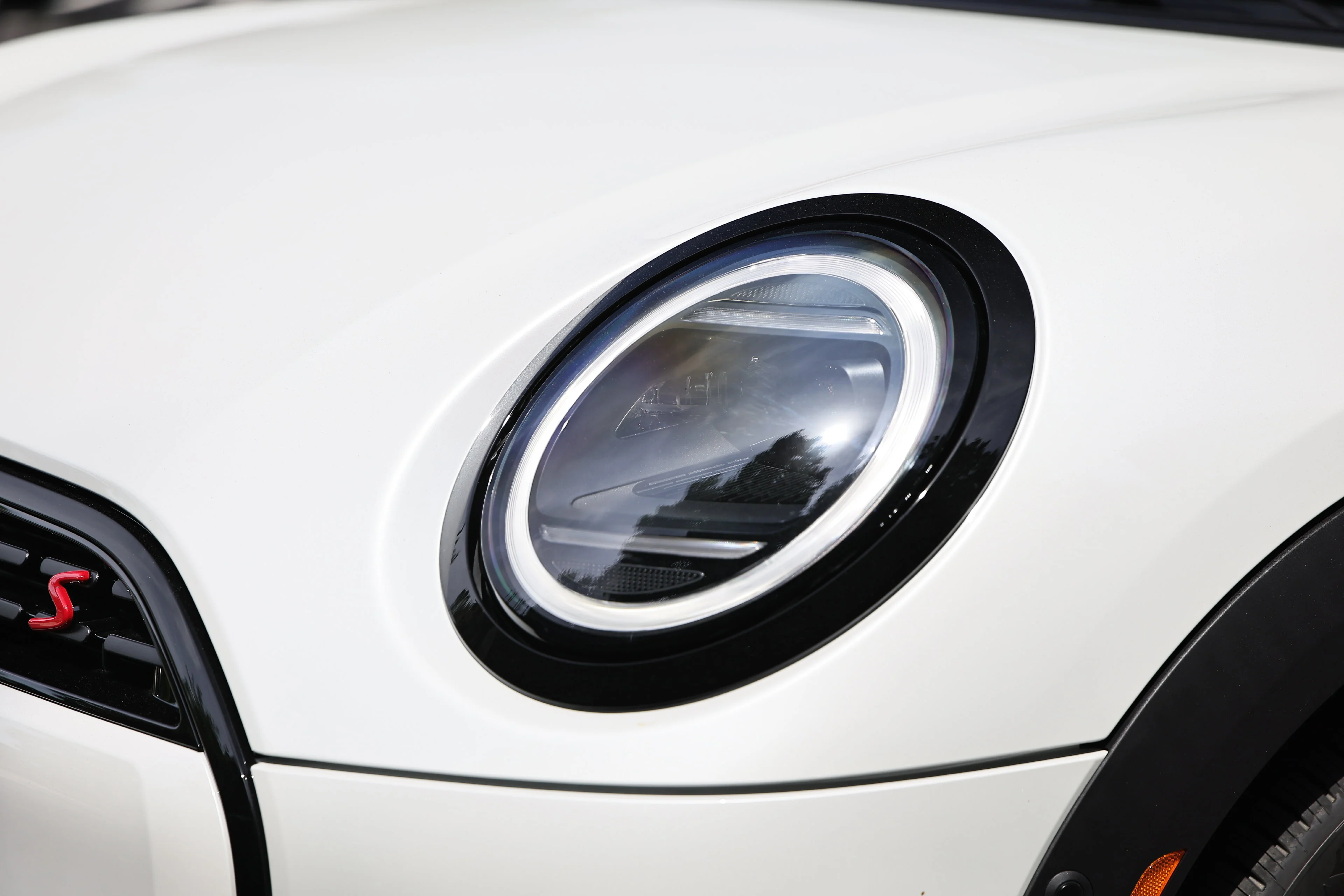 New 2026 White Metallic MINI  image 14