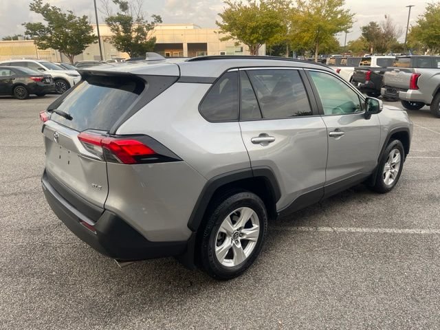 Used 2019 Silver Toyota XLE image 7
