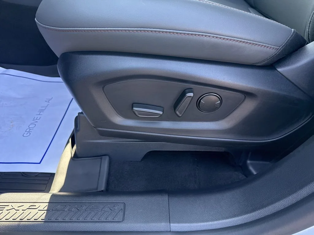New 2026 Space White Metallic Ford Active image 33