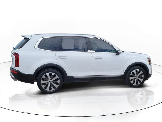 Used 2021 White Kia S image 4