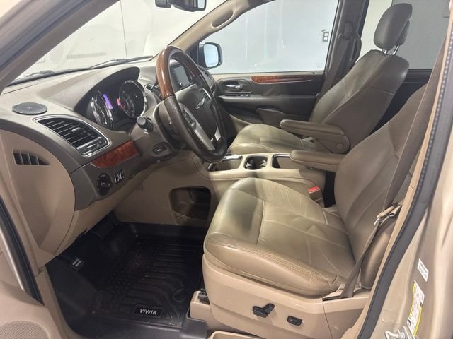 Used 2015 Beige Chrysler Limited image 12