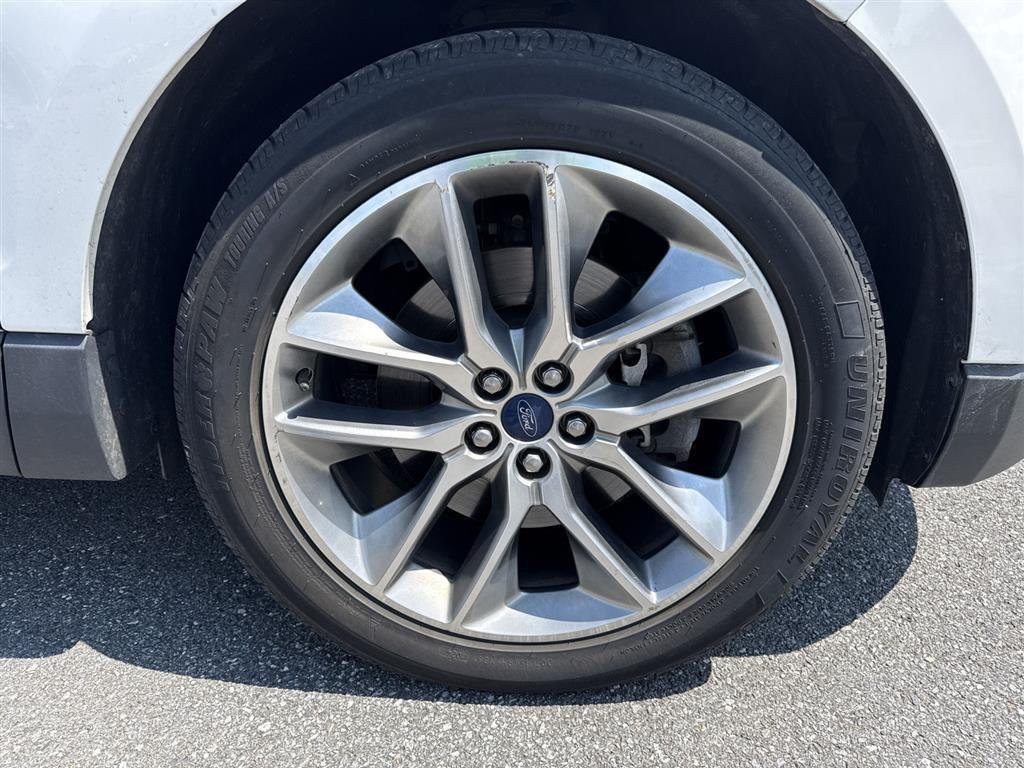Used 2018 White Platinum Metallic Tri-Coat Ford Titanium image 12
