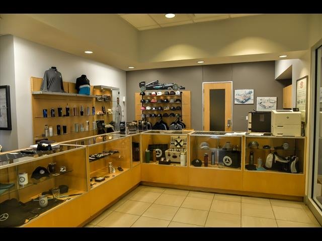 2025 Mercedes-Benz GLB Base - Photo 30