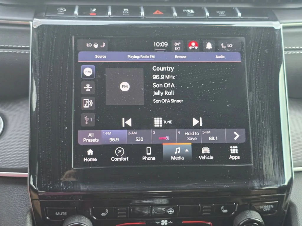 Used 2024 Gray Jeep Altitude image 35