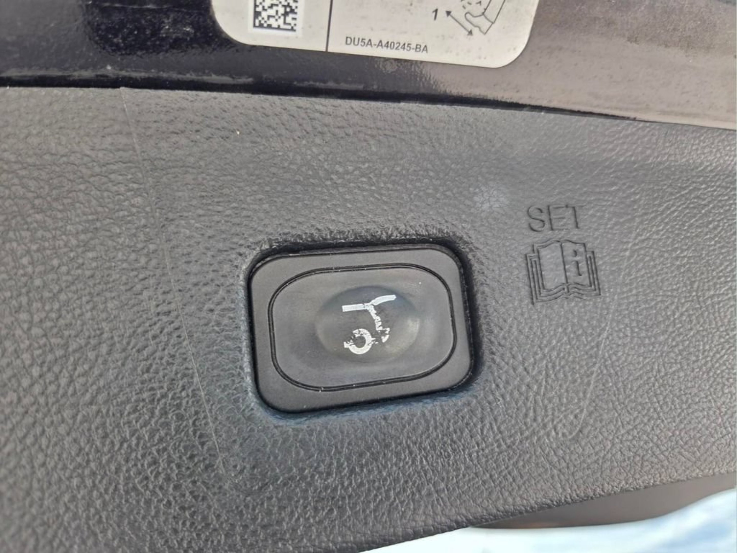 Used 2019 Black Metallic Ford SEL image 14