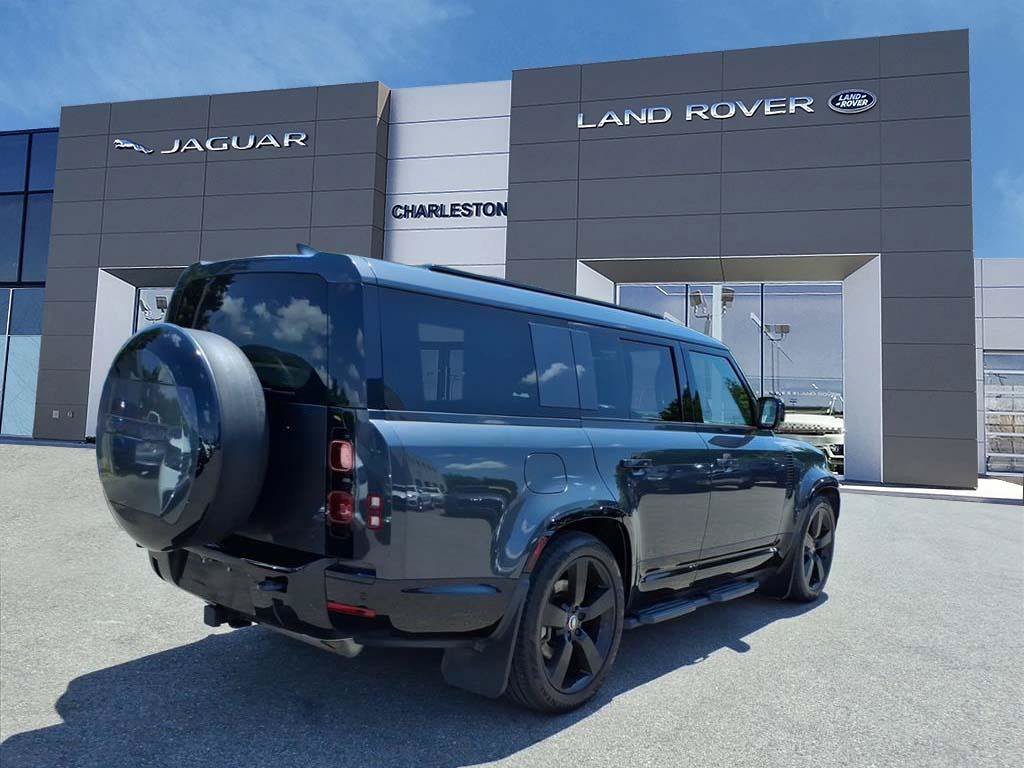 Certified Used 2025 Carpathian Grey Premium Metallic Land Rover X-Dynamic SE image 5