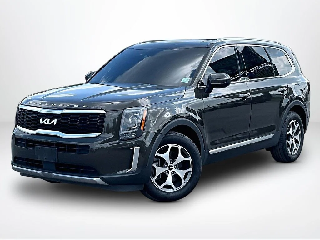 Used 2022 Green Kia EX image 2
